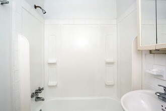 Birchwood Hill Apartments in Philadelphia, PA - Building Photo - Interior Photo
