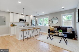 714 11th St NE in Washington, DC - Building Photo - Building Photo