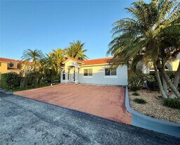 8265 NW 186th St in Hialeah, FL - Building Photo