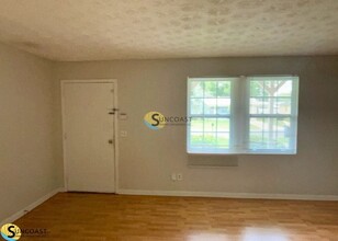 4533 Jade Dr E in Jacksonville, FL - Foto de edificio - Building Photo