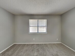 3014 Pepperidge Dr E in Lancaster, TX - Building Photo - Building Photo