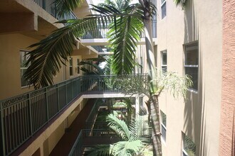 1610 Presidential Way in West Palm Beach, FL - Building Photo - Building Photo