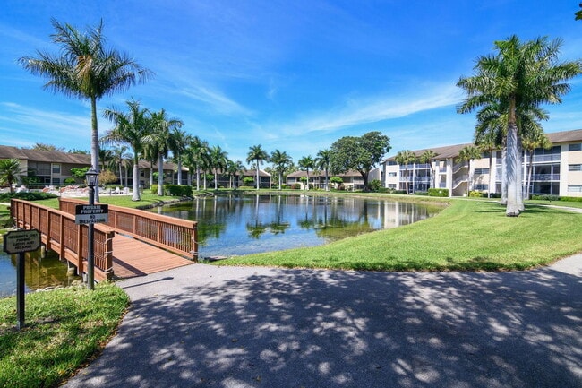1020 Palm View Dr in Naples, FL - Building Photo - Building Photo