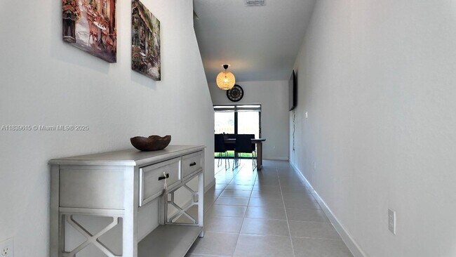 4925 Peacock Wy in Dania Beach, FL - Building Photo - Building Photo