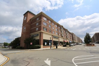 The Peninsula at City Place in Edgewater, NJ - Foto de edificio - Building Photo