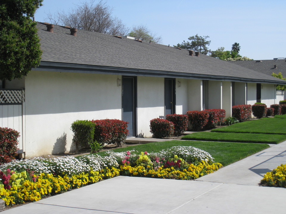 Westwood Apartments in Fresno, CA - Building Photo