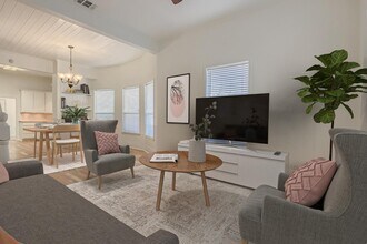 Updated & charming Lavaca home with large  in San Antonio, TX - Building Photo - Building Photo