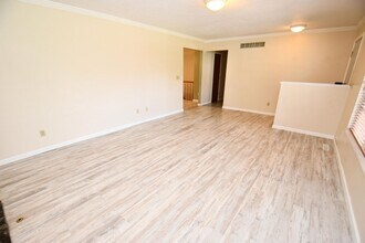 10231 Glen Meadow Ln in Granger, IN - Building Photo - Building Photo