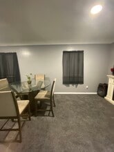 21 Bellevue St, Unit Bellevue Lower Unit in Pontiac, MI - Foto de edificio - Building Photo