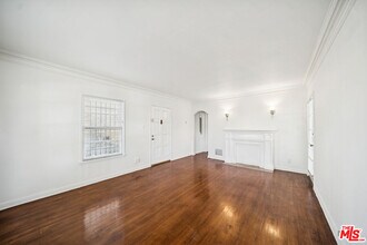 7758 Rosewood Ave in Los Angeles, CA - Building Photo - Building Photo