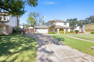 13910 Ella Lee Ln in Houston, TX - Building Photo