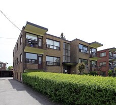 9 Fraserwood Ave in Toronto, ON - Building Photo