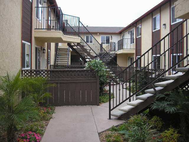 311 Cottonwood Rd, Unit 4 in San Diego, CA - Building Photo - Building Photo