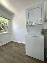 1556 S Beverly Glen Blvd in Los Angeles, CA - Building Photo - Building Photo