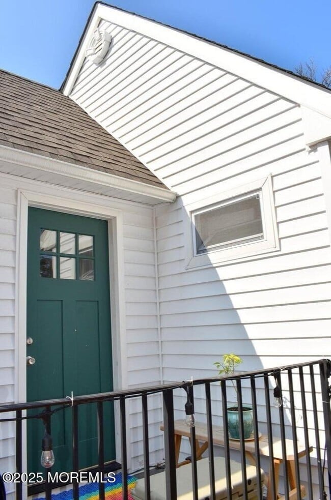 21 Brevent Ave in Leonardo, NJ - Building Photo - Building Photo