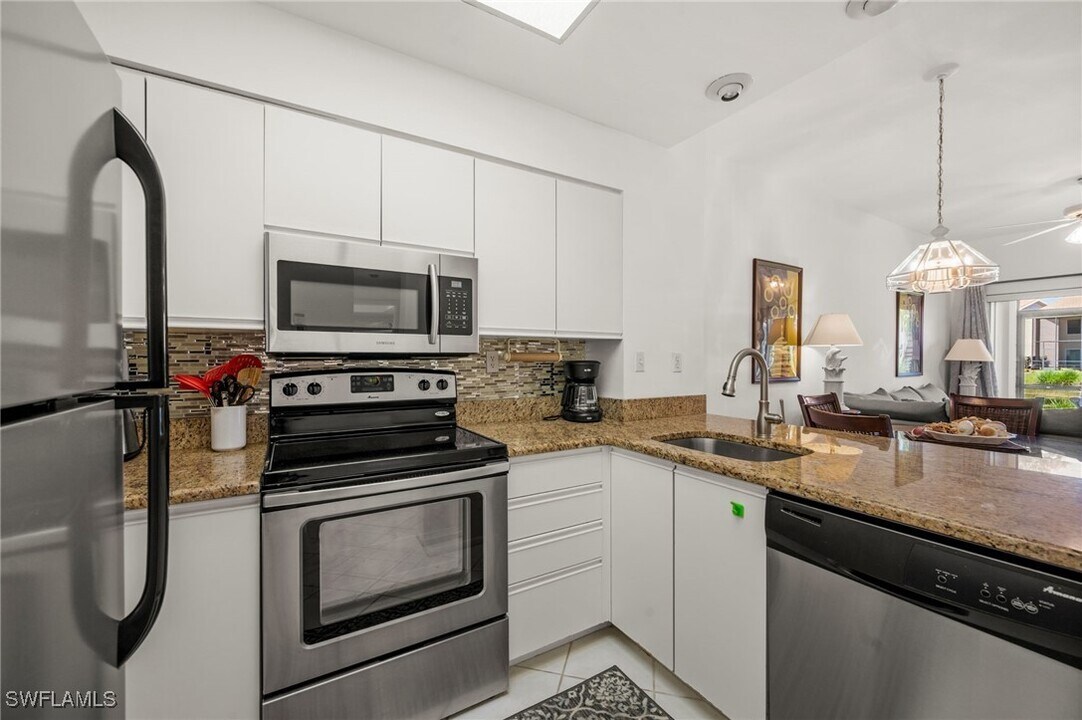 3327 Olympic Dr in Naples, FL - Building Photo
