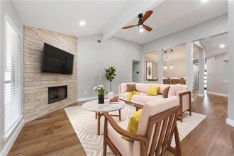 1804 Camas Dr in Austin, TX - Foto de edificio - Building Photo