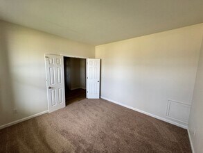 2427 Sheek Rd in Greenwood, IN - Building Photo - Building Photo