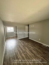 300 Arlington Way in Warrenton, MO - Building Photo - Building Photo