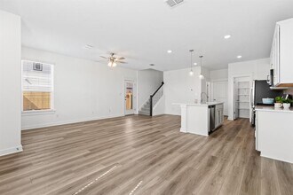 120 Hartson Dr in Taylor, TX - Building Photo - Building Photo