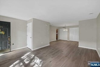 2191 Kent Ct in Mahwah, NJ - Building Photo - Building Photo