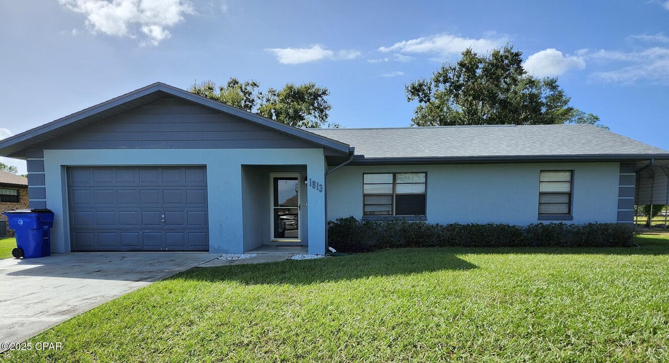 1813 Elf Dr in Sebring, FL - Building Photo