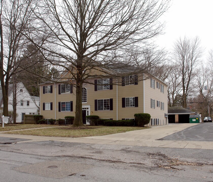 2092 Braewick Dr in Akron, OH - Foto de edificio