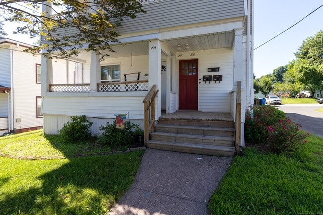 207 Divinity St in Bristol, CT - Building Photo - Building Photo