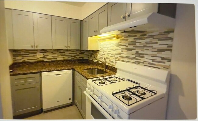 property at 3710 N Pine Grove Ave