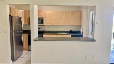 605 S Pine Island Rd in Plantation, FL - Building Photo - Building Photo