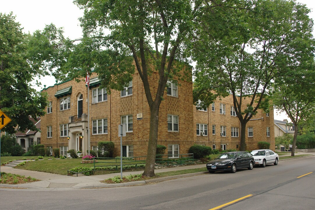 3447 Garfield Ave S in Minneapolis, MN - Foto de edificio