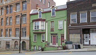 118 E Crawford Ave in Connellsville, PA - Building Photo