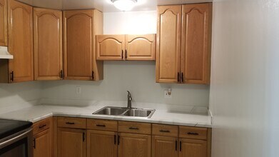 3937 Soranno Ave, Unit Soranno Ave Unit D (upstairs unit) in Bakersfield, CA - Building Photo - Building Photo