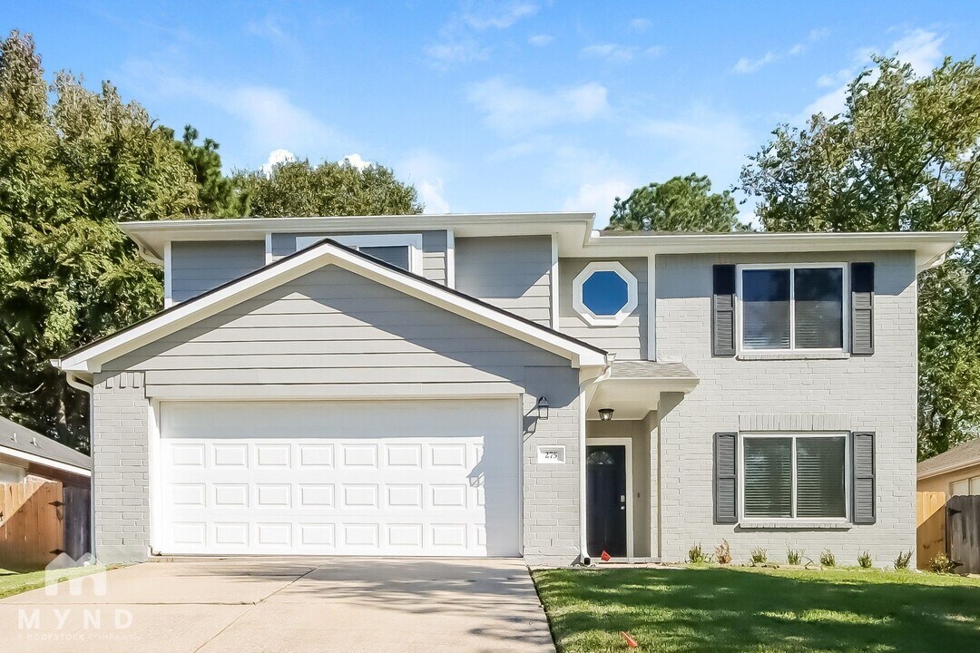 275 Indian Falls S in Montgomery, TX - Building Photo