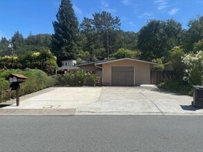 3751 Mosswood Dr, Unit 3751 Mosswood Dr Lafayett in Lafayette, CA - Foto de edificio - Building Photo