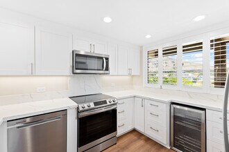 500 Lunalilo Home Rd in Honolulu, HI - Foto de edificio - Building Photo