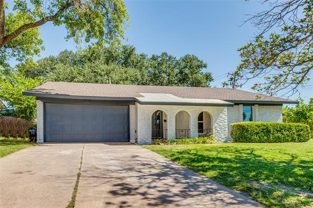 2023 Brentwood Ln in Carrollton, TX - Building Photo