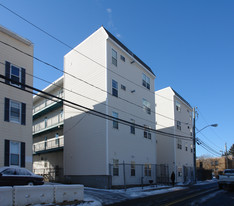 67-71 Henry Pl in Stamford, CT - Foto de edificio - Building Photo