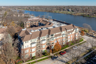 200 N River Ln in Geneva, IL - Foto de edificio - Building Photo