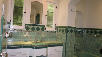 1103 S Crescent Heights Blvd in Los Angeles, CA - Building Photo - Building Photo
