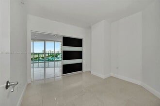 3001 Turnberry Way in Aventura, FL - Building Photo - Building Photo