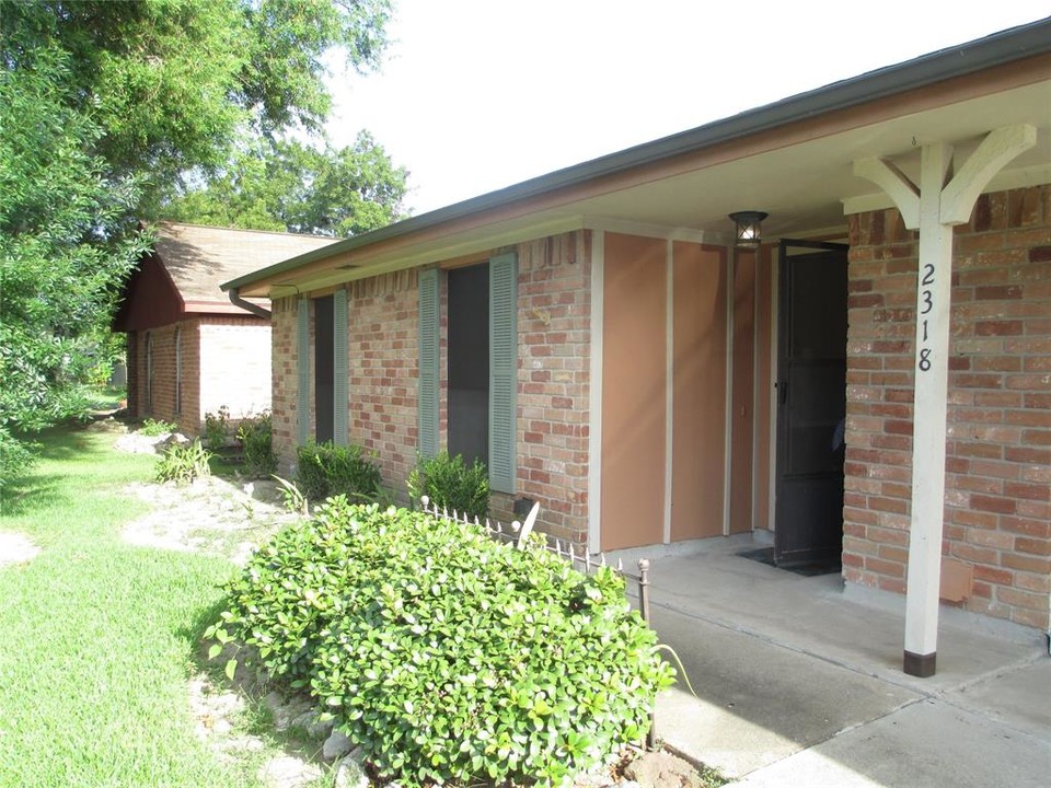 2318 37th Ave N in Texas City, TX - Building Photo