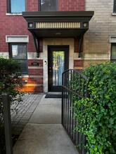 1002 N Crosby St in Chicago, IL - Building Photo - Building Photo