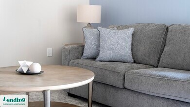 1000 Forestview Dr in Oakwood, GA - Foto de edificio - Building Photo