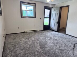 1205 Dunn St, Unit 2 in Portage, WI - Foto de edificio - Building Photo
