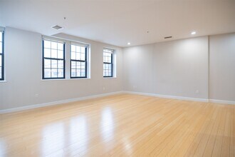 460 Harrison Ave, Unit 205 in Boston, MA - Building Photo - Building Photo