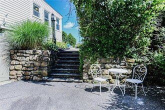 235 Foddering Farm Rd in Narragansett, RI - Foto de edificio - Building Photo