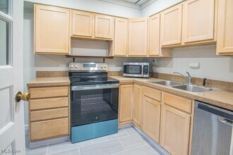 1399 Barlow Rd in Hudson, OH - Building Photo - Building Photo