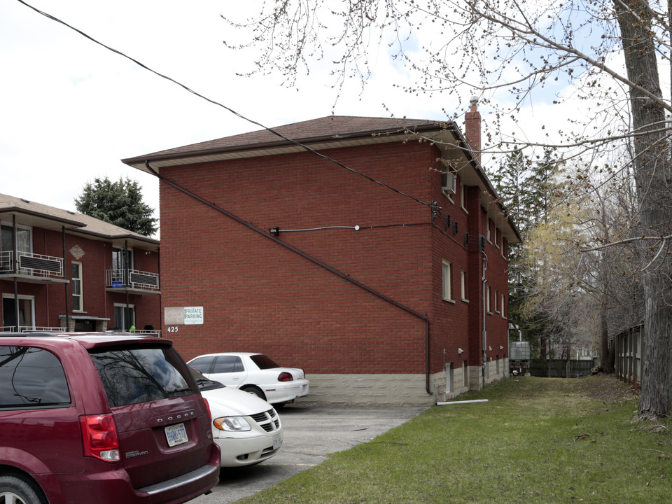 425 Lancaster St W in Kitchener, ON - Building Photo