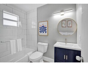 50 SE 12th St in Fort Lauderdale, FL - Building Photo - Building Photo